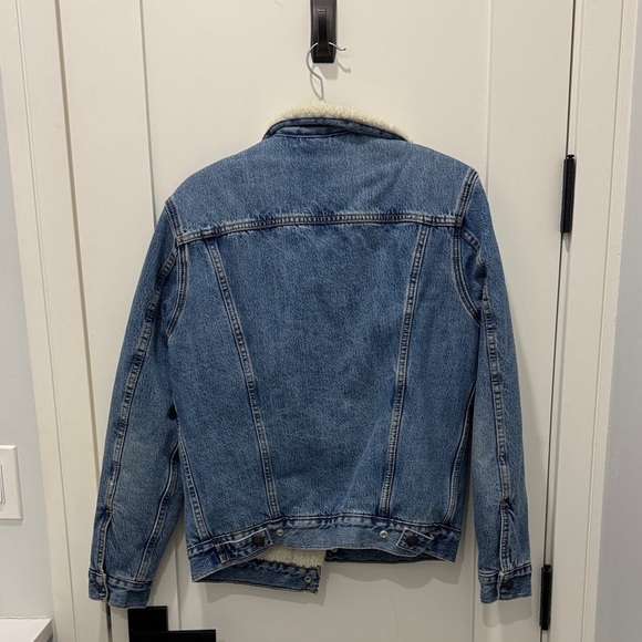 Levi's Classic Blue Denim Jacket with Sherpa Collar - Picture 2 of 2